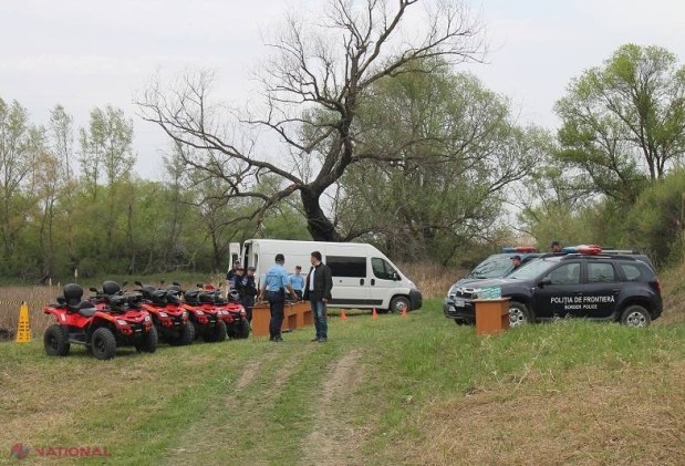 FOTO // Premierul Chiril Gaburici, în rol de polițist de frontieră, la un an de la abolirea vizelor în ţările UE
