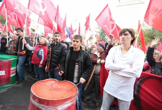 Trustia, elegii politikoase // Revoluția pașnică sau vodca fără alcool