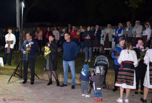 FOTO // Echipa lui Ilan Șor a adus lumină pe străzile altor două localități din raionul Orhei: „Este mai mult decât un moment de sărbătoare pentru noi, este un eveniment important”