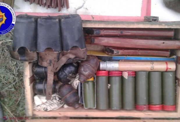 FOTO // Ofițerii SIS au descoperit un lot important de ARME DE FOC și MUNIȚII la un fost polițist