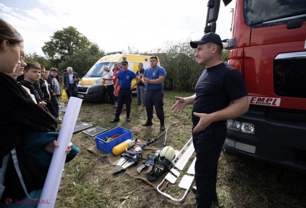 Exercițiu de amploare la Ștefan Vodă: Peste 200 de persoane, implicate într-o simulare a inundațiilor în Răscăieți. Participanții au fost instruiți inclusiv în tehnici de îndiguire cu saci de nisip