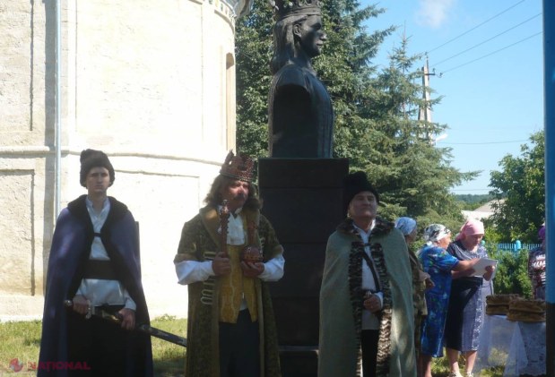 FESTIVAL // Cântece și dansuri „La umbra stejarului” lui Ștefan cel Mare și Sfânt din satul Cobâlea