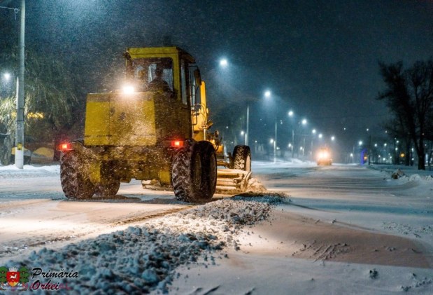 FOTO // La Orhei s-a lucrat non-stop pentru CURĂȚAREA drumurilor. Principalele căi de acces sunt practicabile