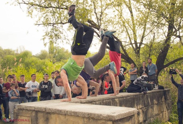 Doi actori din filmul „Yamakasi” au venit la Chișinău să-i îndrume pe amatorii de PARKOUR
