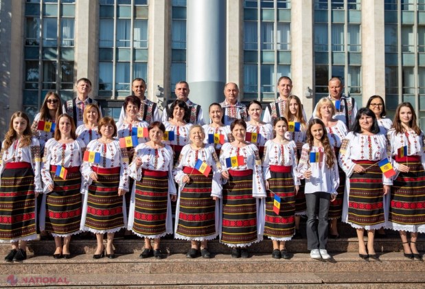 FOTO // Maia Sandu, de Ziua Drapelului de Stat: „De fiecare dată când privim spre Tricolor, să ne amintim că suveranitatea și dreptul de a ne făuri destinul trebuie apărate de noi toți, mai ales în aceste vremuri tulburi”