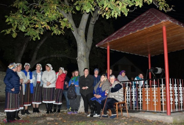 FOTO // Echipa lui Ilan Șor a adus lumină pe străzile altor două localități din raionul Orhei: „Este mai mult decât un moment de sărbătoare pentru noi, este un eveniment important”