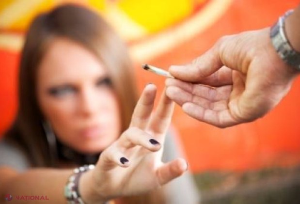 Trei adolescenți din capitală, găsiți DROGAȚI într-un parc