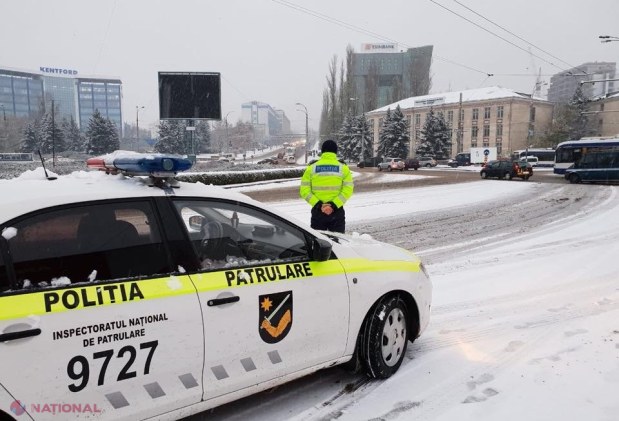 GALERIE FOTO // Cum arată drumurile din R. Moldova, după ninsoarea de noaptea trecută: La Cahul n-a căzut niciun fulg, iar strat gros de zăpadă s-a așezat în nord-vestul și centrul R. Moldova