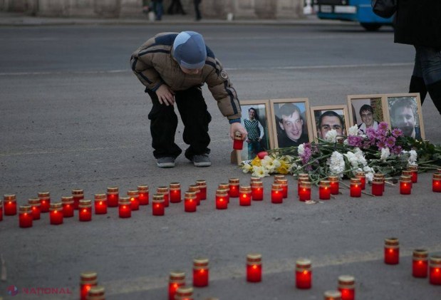 FOTO // Victimele violențelor din 7 aprilie 2009, comemorate la Chișinău