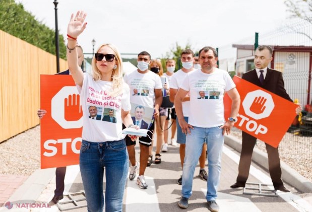 FOTO // Flashmob inedit la „OrheiLand”: Dodon și Chicu, în rol de „PAZNICI” la intrarea în parcul de distracții: „Este rușinos că regimul Dodon, prin intermediul poliției, amenință și luptă cu proprii cetățeni”