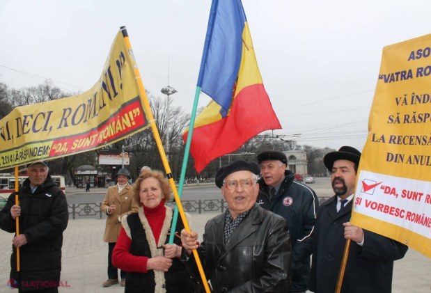 FOTO // Jerbe și cântece patriotice în fața monumentului lui Ștefan cel Mare și Sfânt de Ziua Unirii