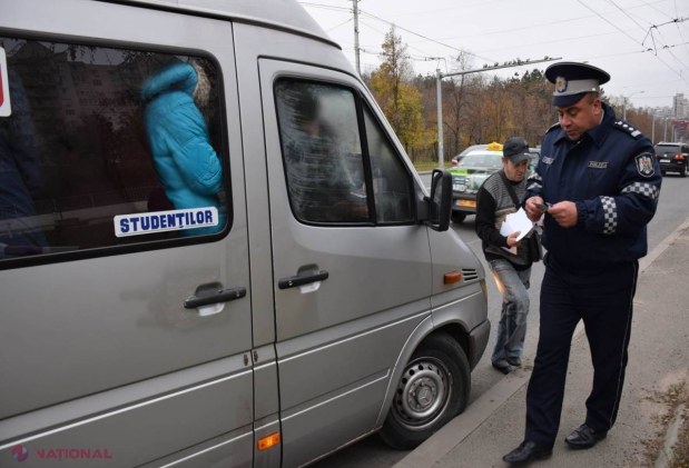 OPERAȚIUNEA Poliției: Niciun microbuz de rută NU are dreptul să ia pasageri în picioare! Zeci de șoferi, SANCȚIONAȚI