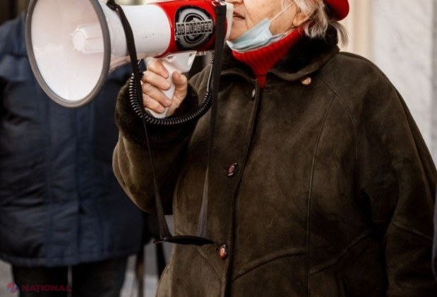 FOTO // Reprezentanții și simpatizanții Partidului „ȘOR” au PROTESTAT în fața ANRE și au cerut DEMISIA conducerii aceste instituții: „VAMPIRII energetici ai Moldovei”