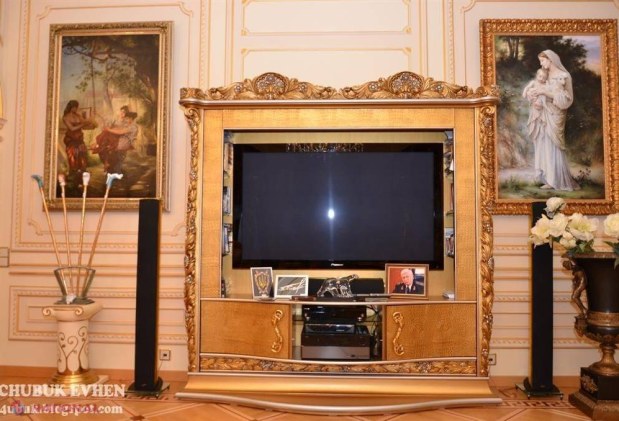 Reportaj FOTO // Lux INCREDIBIL în casa procurorului general al Ucrainei