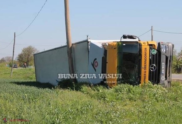 TIR  cu numere de înregistrare din R. Moldova, răsturnat în România. Șoferul a ADORMIT la volan