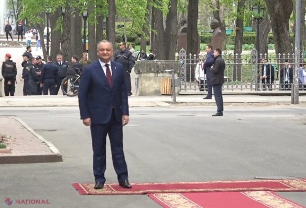 VIDEO // Dodon s-a lăsat dus de VAL? Ar fi încălcat PROTOCOLUL înainte ca să-l întâmpine pe Lukașenko
