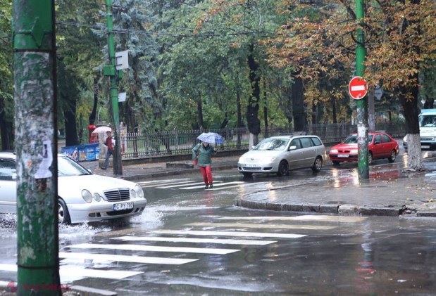 PLOI și descărcări electrice în prima parte a săptămânii