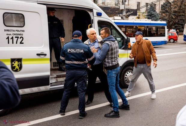 AUDIO, FOTO, UPDATE // Persoane special ANTRENATE în mulțime la protestul Partidului „ȘOR”: „Treceți pe prima linie. Măcar azi să RUPEM”. Cordon de polițiști la intersecția bd. Ștefan cel Mare cu str. Tighina şi zeci de persoane reţinute