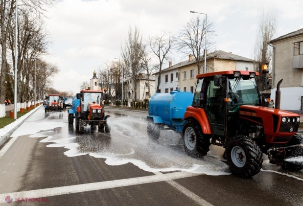 FOTO // La Orhei este în toi curățenia de primăvară. Străzile sunt spălate cu ȘAMPON special