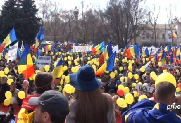 VIDEO // Cel mai mare marș unionist în Chișinău. S-a dat start UNIRII