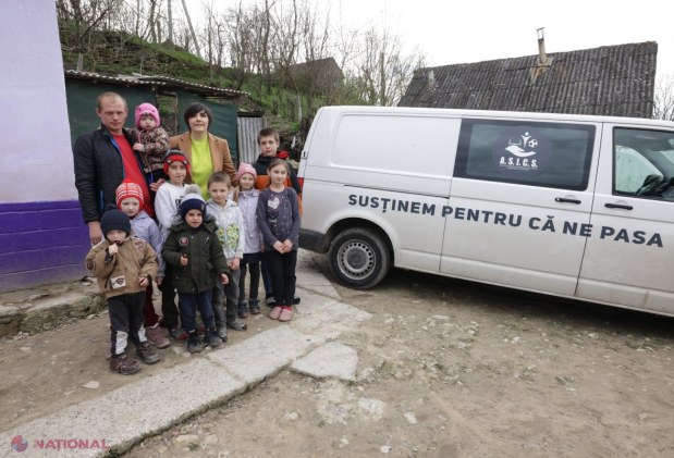VIDEO // Istoria IMPRESIONANTĂ a unui tată din raionul Florești, care de unul singur crește și educă NOUĂ copii. Mama și-a abandonat copiii acum doi ani, când mezinul avea doar șase luni