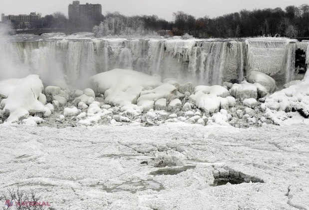 Foto // Cascada NIAGARA a ÎNGHEȚAT! Fotografii impresionante