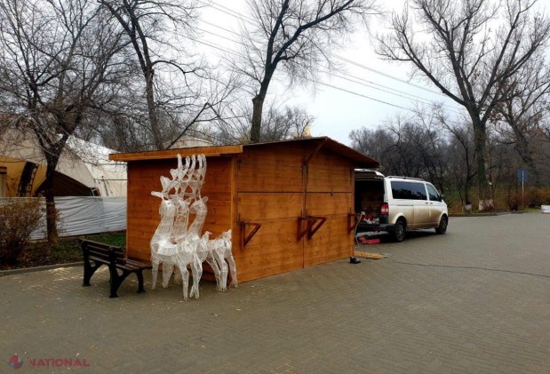 FOTO // În premieră, după modelul Orheiului, la Taraclia se va deschide Târgul de Crăciun. Pregătirile sunt pe ultima SUTĂ DE METRI. Vizitatorii vor putea bucura de un tobogan, mai multe caruseluri și un PATINOAR