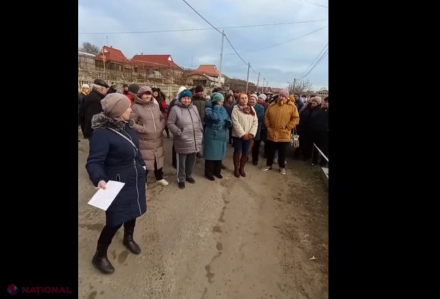 VIDEO // Unii locuitori din Copanca vor să rămână pe ÎNTUNERIC. Aceștia au blocat lucrările de instalare a pilonilor de electricitate, pentru ca localitatea să fie conectată la „Premier Energy”: „Руки прочь! Noi nu vrem lumină, nu am cerut ajutor”