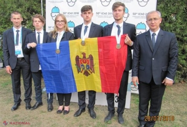 Cinci MEDALII pentru elevii din R. Moldova la Chimie și Fizică, pe plan internațional