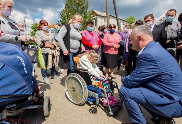Igor Dodon, îndemn pentru cei care vor merge azi şi mâine la cimitir: „Să mențină distanțarea socială, să poarte mănuși și măști, să evite aglomerarea și, mai ales, să nu supună riscurilor inutile copiii și bătrânii