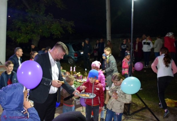 FOTO // Echipa lui Ilan Șor a adus lumină pe străzile altor două localități din raionul Orhei: „Este mai mult decât un moment de sărbătoare pentru noi, este un eveniment important”