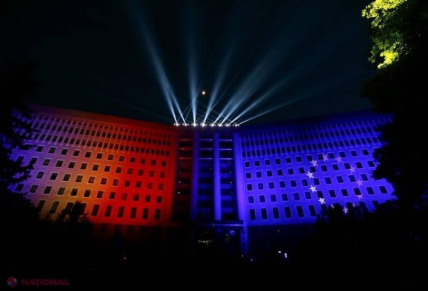  FOTO // Show de lumini la Parlament cu ocazia Zilei Europei