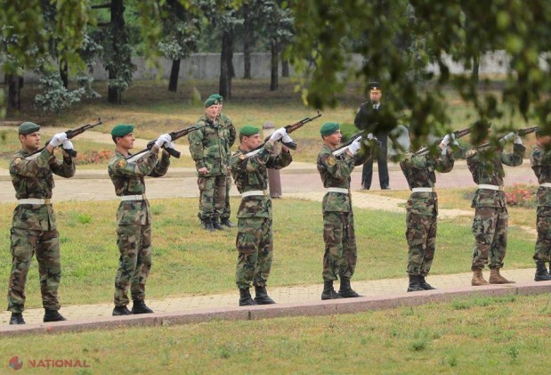 REPORTAJ FOTO // Bunica a bătut toba de Ziua Independenței R. Moldova
