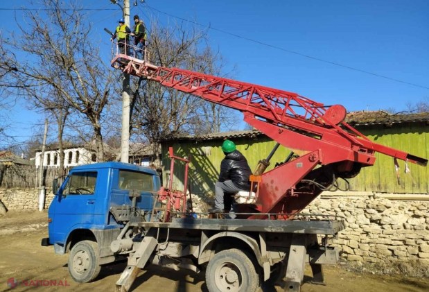 FOTO // Programul lui Șor se extinde: până la sfârșitul anului, în toate satele raionului Orhei vor fi instalate sisteme de iluminare stradală