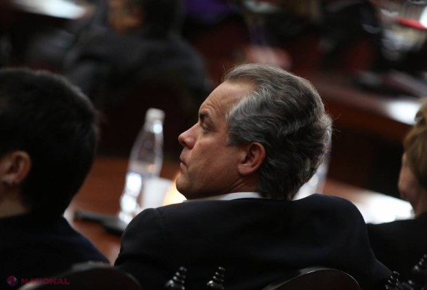 Vlad Plahotniuc i-a dat gata pe colegi. Vezi noul look al democratului!
