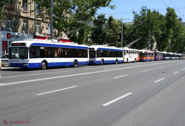 VIDEO // Șoferii PROTESTEAZĂ în centrul Chișinăului împotriva majorării tarifelor la carburanți: Zeci de troleibuze STAȚIONEAZĂ, bd. Ștefan cel Mare - BLOCAT