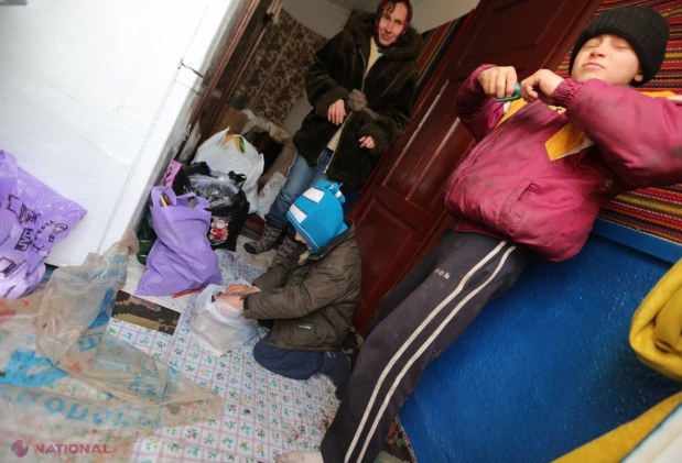 Frățiorii din Fântânița au avut un Crăciun pe cinste! Și FRIGIDERUL a ajuns la ei, iar  Moș Crăciun a tăiat lemne cu Sășuca!