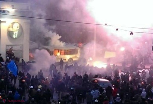KIEV Ciocniri între protestatari şi forţele de ordine: Autobuz incendiat şi Kliciko - stropit cu spumă