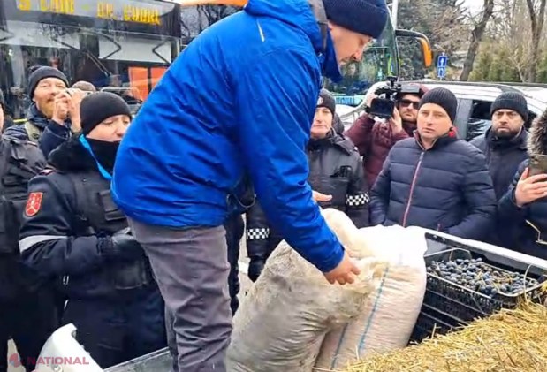 UPDATE, VIDEO // Tehnica agricolă a revenit în PMAN, după ce a trecut pe la Președinție, Parlament și Guvern. Niciun oficial nu a ieșit la discuții, iar fermierii anunță că NU pleacă din Chișinău