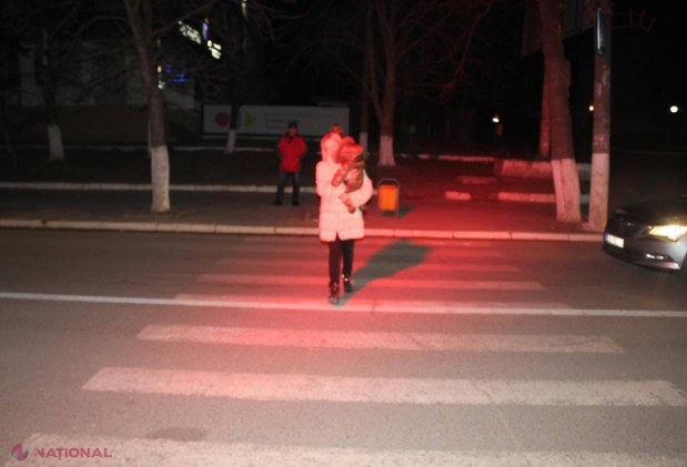 FOTO // Trecerile de pietoni din orașul Strășeni ar putea fi ROȘII pe timp de noapte
