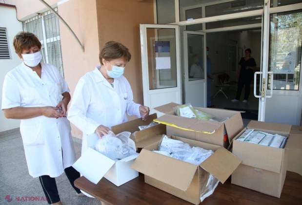 FOTO // Ambasada României a DONAT Spitalului raional din Comrat un lot de echipamente medicale, inclusiv de protecție, pentru combaterea COVID - 19