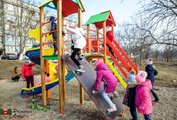 FOTO // „Operațiunea Curtea”, implementată de municipalitatea Orhei, continuă și iarna. Încă cinci curți modernizate în TOTALITATE au fost date în exploatare