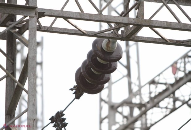 Un copil s-a ELECTROCUTAT la Strășeni. Mergea pe drum când s-a atins de un conductor electric rupt de vânt