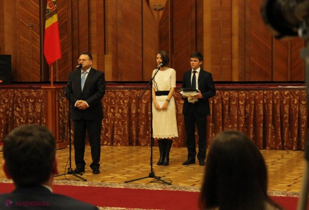 PREMII pentru STUDENŢII moldoveni care învaţă PESTE HOTARE