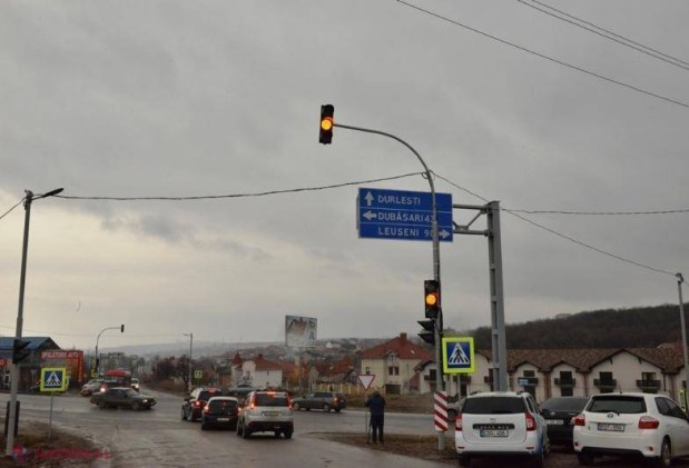 FOTO // Un nou SEMAFOR în capitală, la o intesecție a orașului cu două suburbii