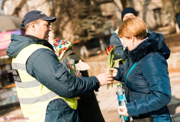 FOTO // Mii de lalele și cutii cu bomboane pentru doamnele din Orhei din partea Partidului „ȘOR”