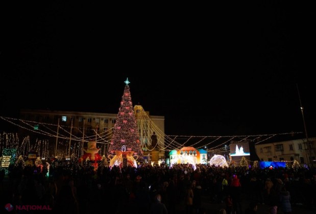 Seară de poveste la Orhei, unde s-a dat startul sărbătorilor de iarnă. Organizatorii spun că se respectă toate normele anti-COVID-19