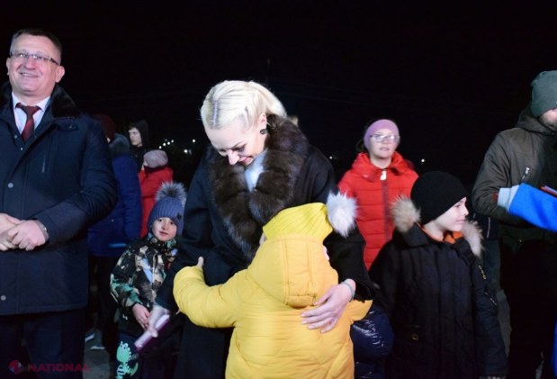 FOTO // Echipa lui Ilan Șor de la Orhei INAUGUREAZĂ pomi de Crăciun în toate cele 74 de localități din raion