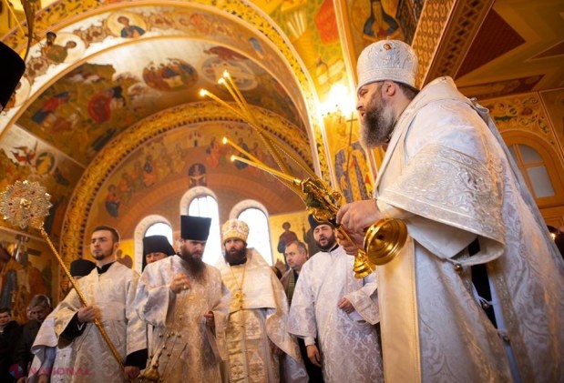FOTO // Vlad Plahotniuc, prezent la slujba de la Mănăstirea Curchi. Starețul l-a lăudat pe liderul PD: „Mulţumim domnule președinte”