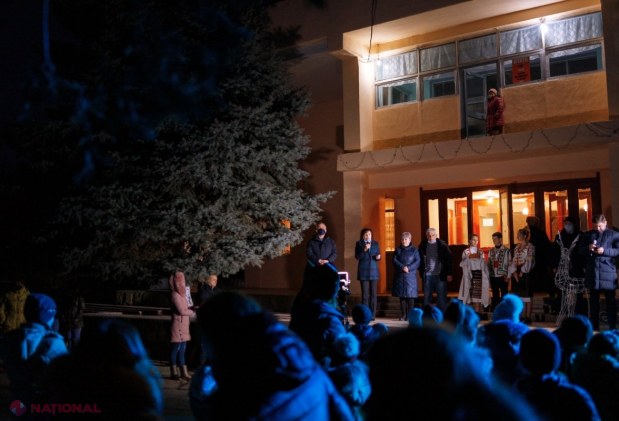 FOTO // Partidul „ȘOR” amenajează Pomi de CRĂCIUN în zeci de localități din R. Moldova